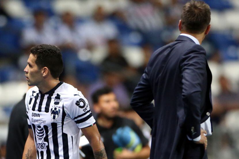 Celso Ortiz se molestó con Diego Alonso tras ser relevado en duelo de Copa MX. Agencia Reforma
