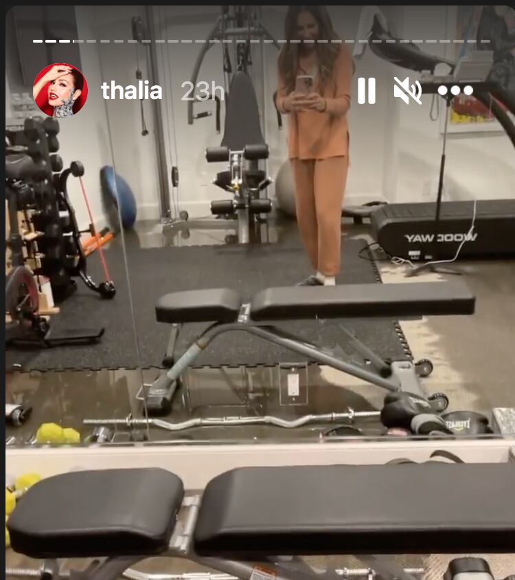 Thalía compartió a través de Instagram fotos y videos de cómo quedó su casa al darse cuenta...