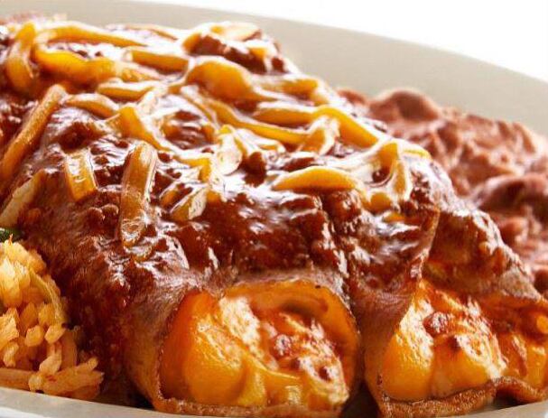 If you were to make a short list of Dallas' most famous dishes, El Fenix's cheese enchilada...