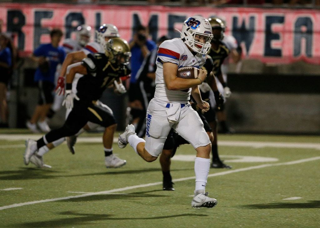 Grapevine quarterback Austin Alexander (9) keeps the ball and runs for yardage against...