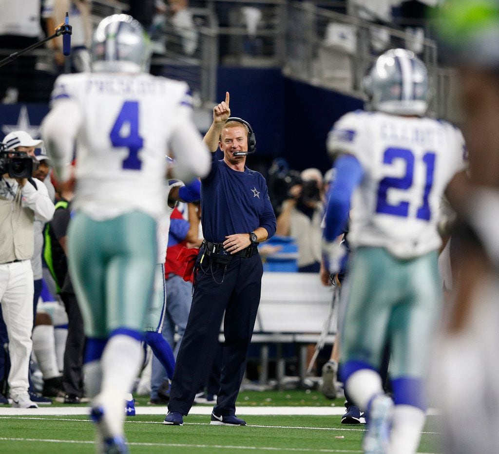 Dallas Cowboys head coach Jason Garrett signals for 1 after Dallas Cowboys quarterback Dak...