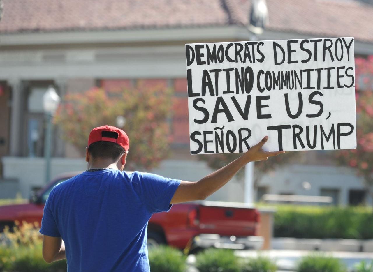 Un simpatizante latino de Donald Trump. Un estudio reveló que los hombres hispanos prefieren...