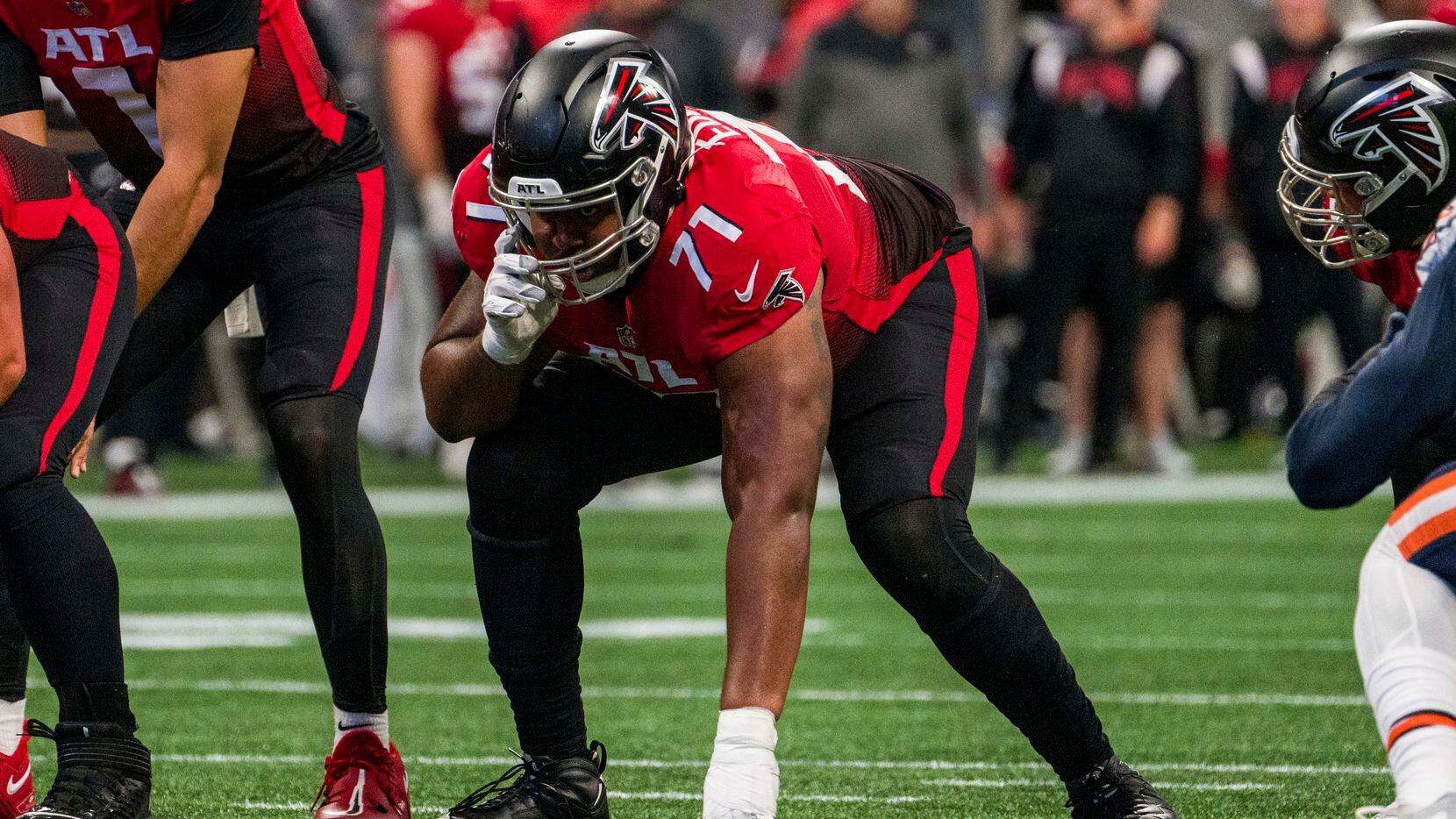Atlanta Falcons offensive tackle Chuma Edoga (71) lines up during the second half of an NFL...