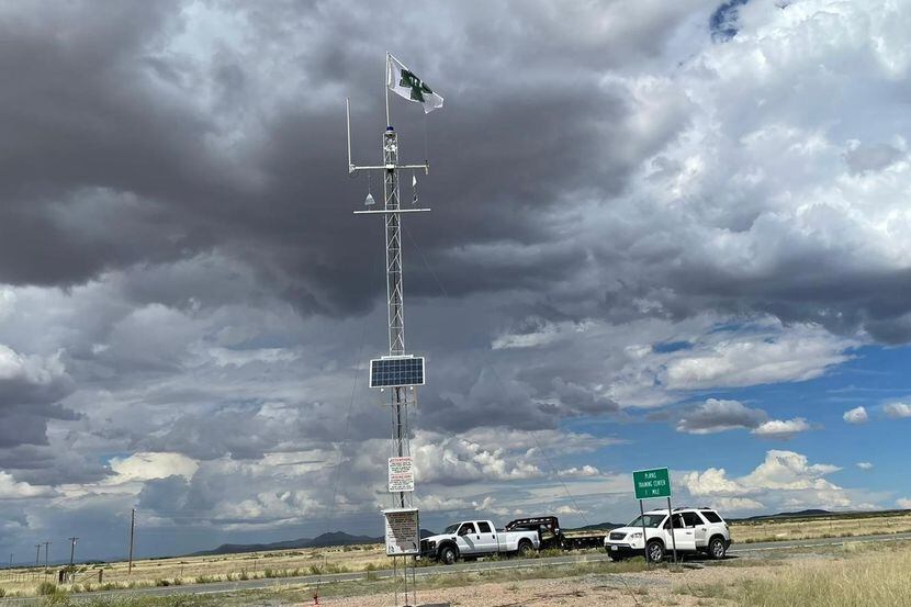 En los sectores de El Paso y Big Bend, la Patrulla Fronteriza ha instalado este tipo de...