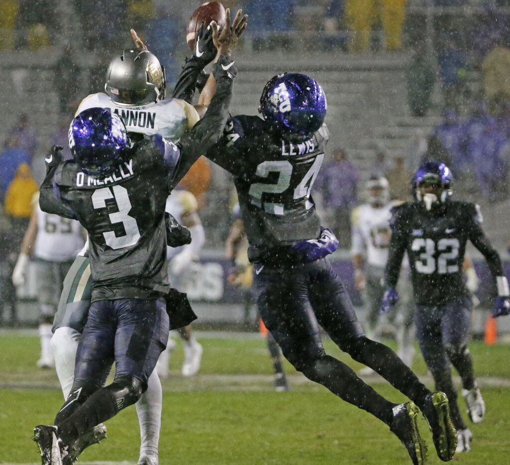 TCU Horned Frogs cornerbacks Torrance Mosley (3) and  Julius Lewis break up a pass intended...