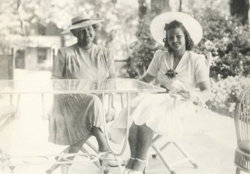 Caroline Hunt with her mother, Lyda, at her Hockaday School graduation in 1939.